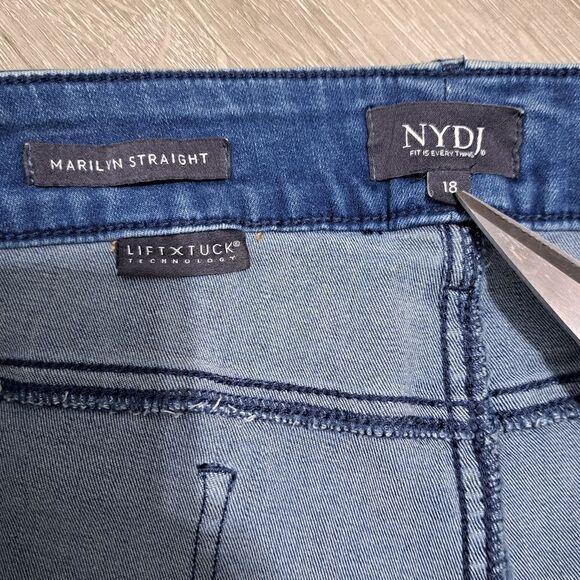 NYDJ Marilyn Straight Woven Side Trim Liftxtuck Technology Light Wash Blue Sz 18 - Picture 6 of 15